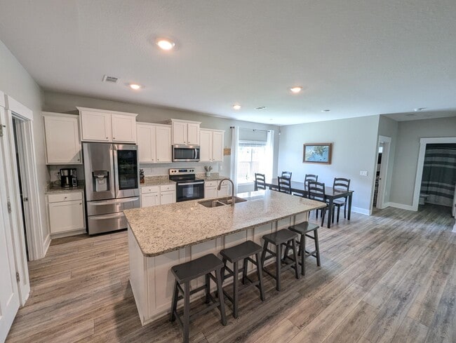 Building Photo - 6056 Forest Bay Ave