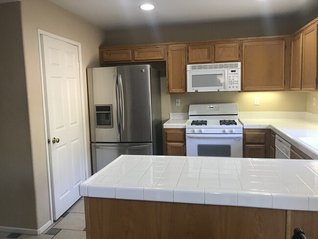 Building Photo - 3 Bedroom Home in a Great Location of Oceanside!