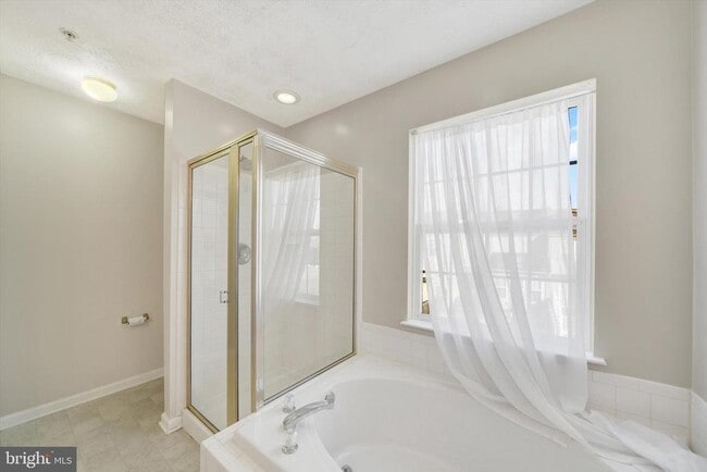 Building Photo - 5032 Finsbury Rd