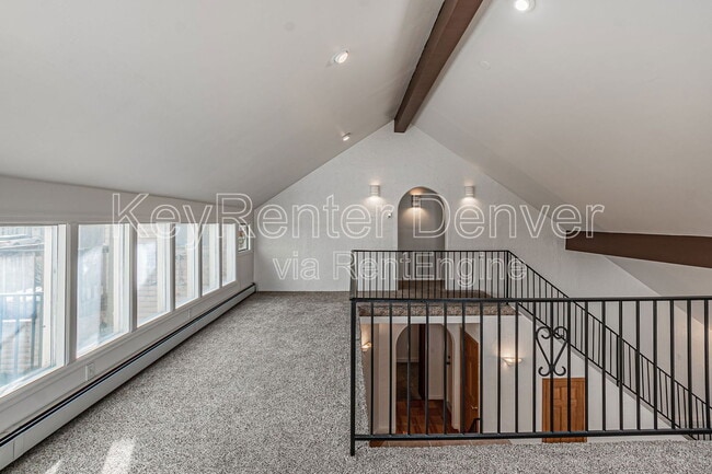 Building Photo - 990 Beech St