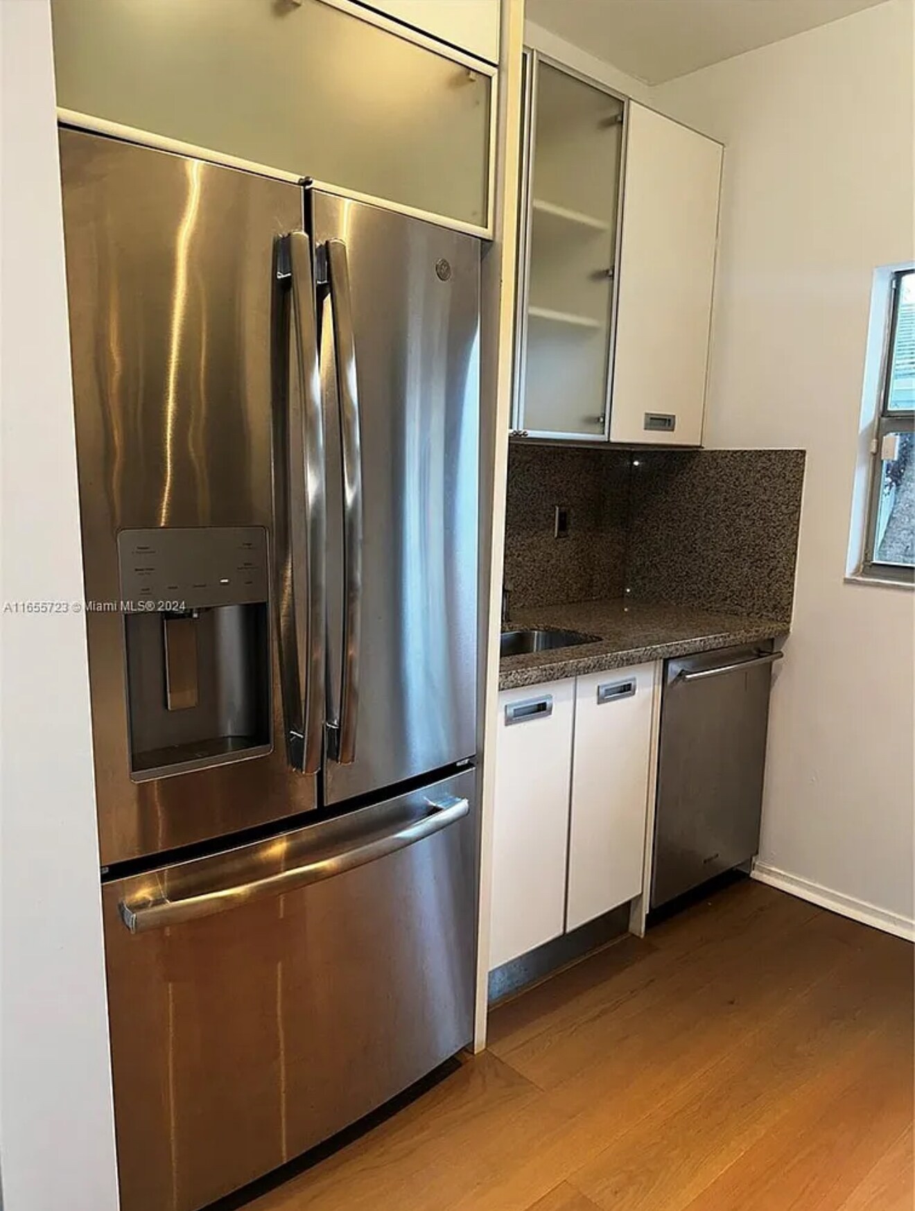 Full kitchen - 1600 Michigan Ave