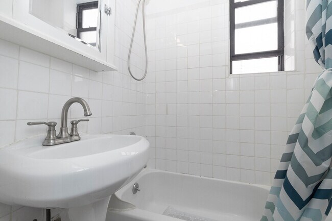 Building Photo - 345 E 94th St