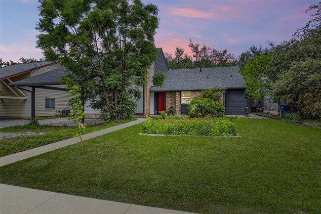 Primary Photo - 6807 Woodhue Dr