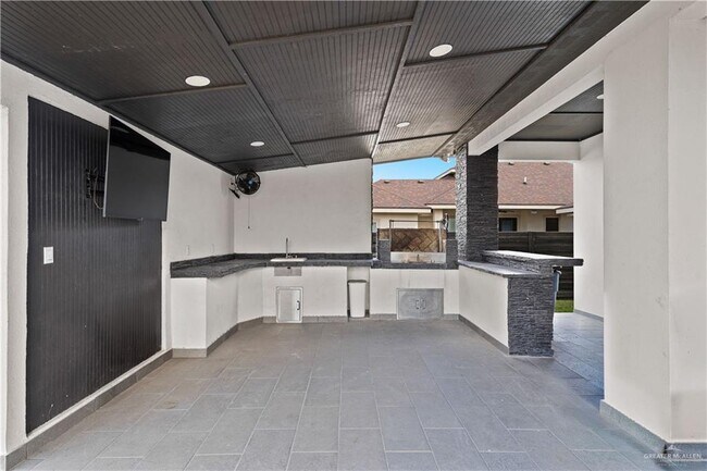Building Photo - 23 Lago Delton