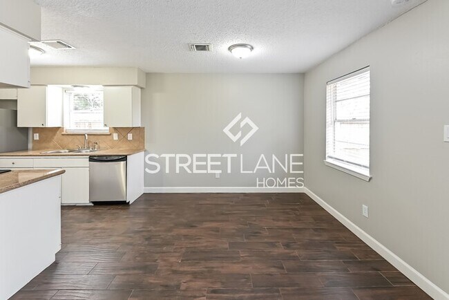 Building Photo - REDUCED!
