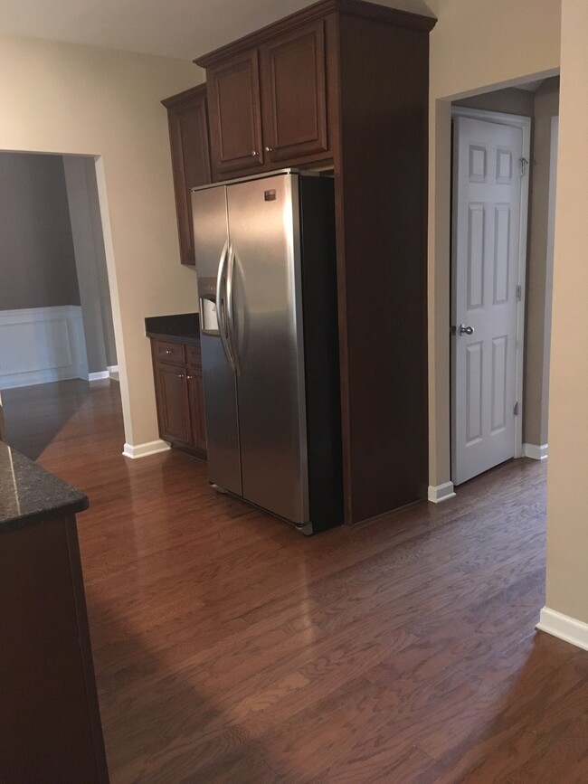 kitchen - 1058 Cedarbrook Dr