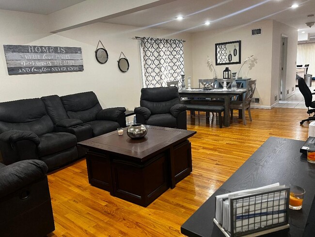 Building Photo - 1011 Ringwood Ave