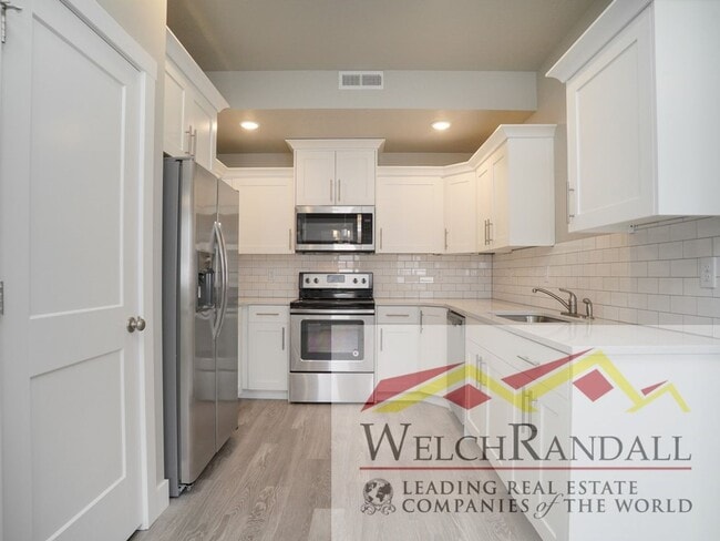 Building Photo - 3 Bed 2.5 Bath Beautiful Townhome in West ...