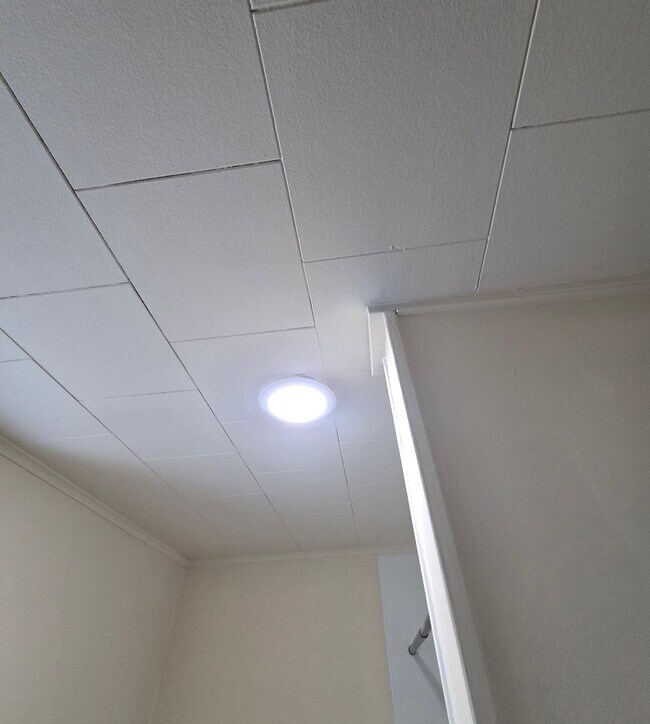 Building Photo - 19 S 12th St