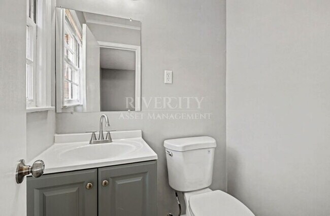 Building Photo - A MUST SEE LOCATED IN A BEAUTIFUL PART OF THE CITY!!!!!! SECTION 8 WELCOMED!!