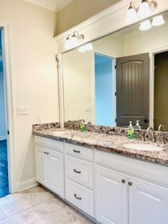 Building Photo - Home for Lease In Graywood Available on 2/...