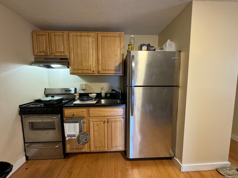 Building Photo - 385 Dorchester St