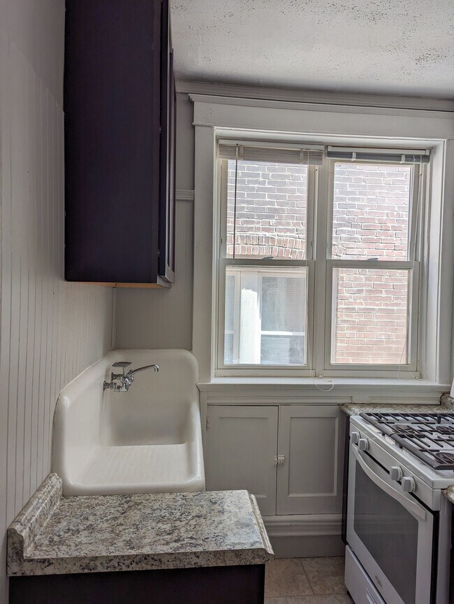 Kitchen - 4547 Shenandoah Ave