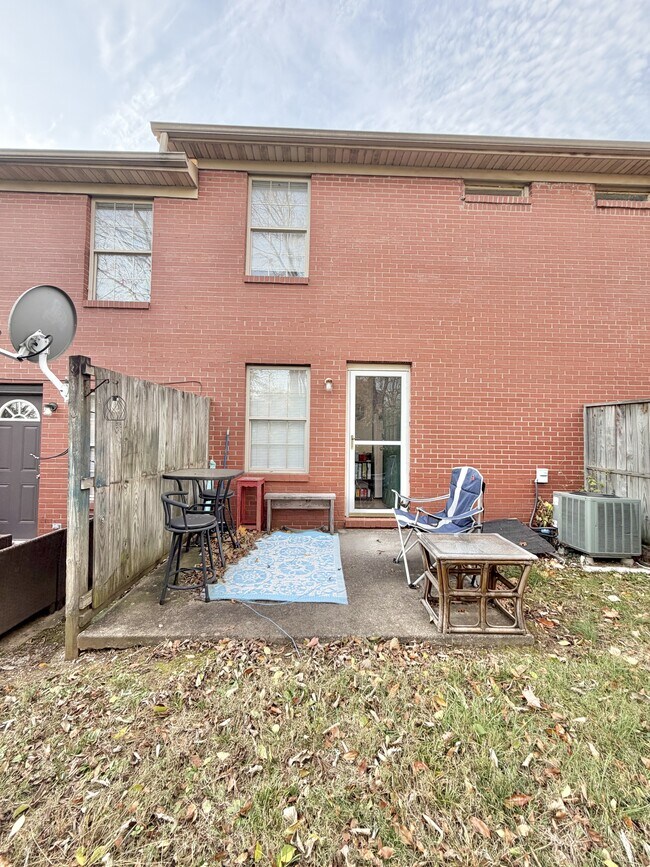 Building Photo - 305 Lake St