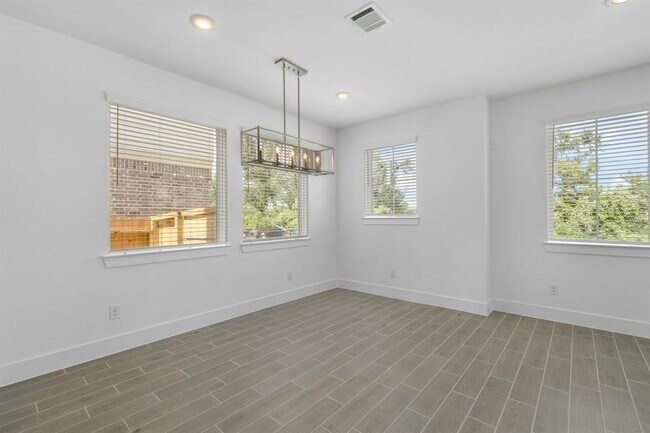 Building Photo - 1326 Shaded Rock Dr