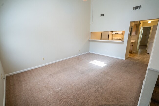 Building Photo - 2333 Parrot Ln