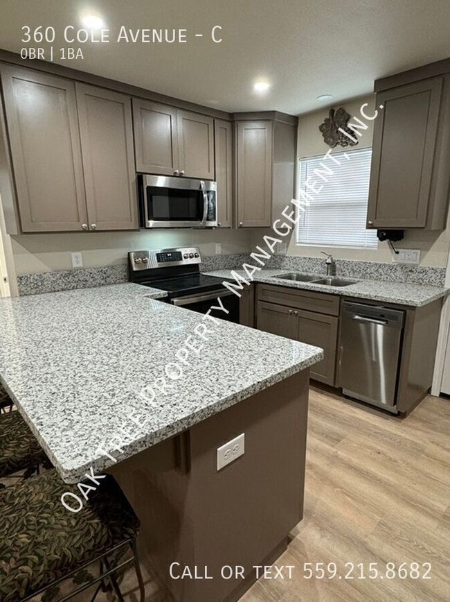 Building Photo - 360 Cole Ave