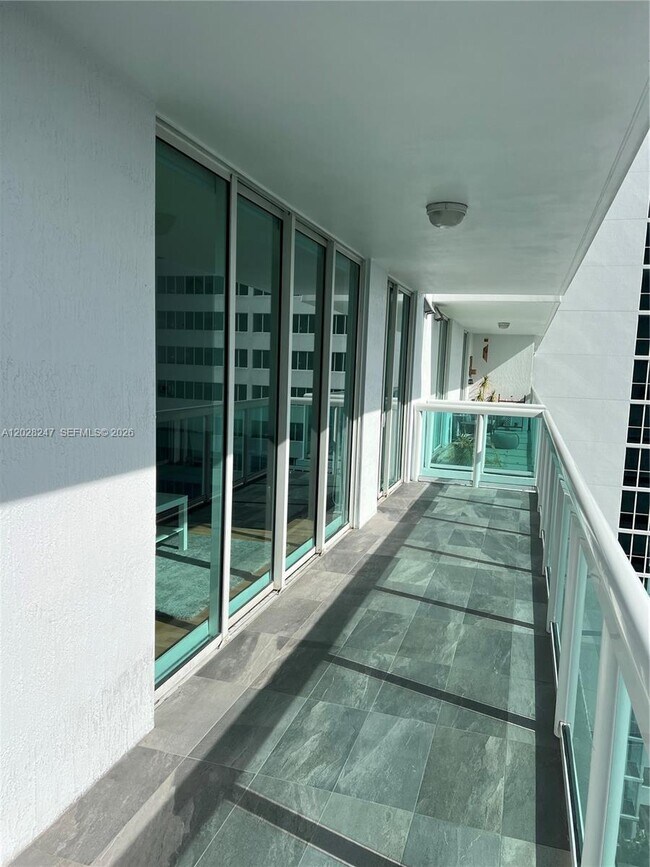 Building Photo - 1800 N Bayshore Dr