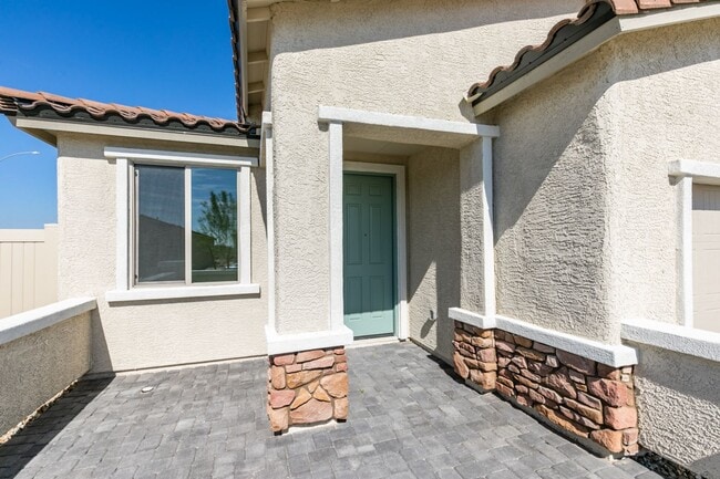 Building Photo - GORGEOUS SINGLE STORY WITH MANY UPGRADES*3 BEDROOMS*DEN!