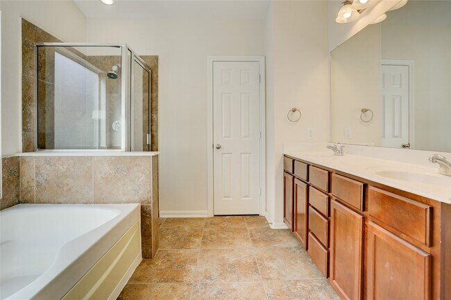 Building Photo - 10046 Hillside Bayou Dr