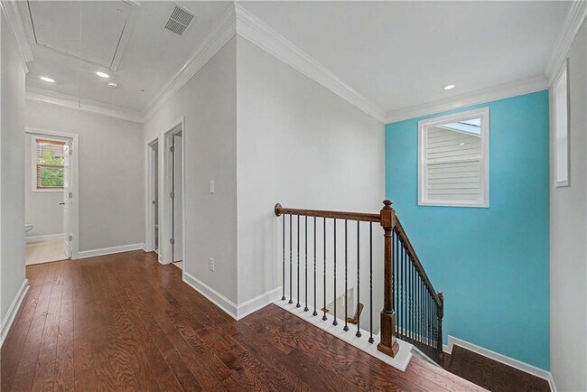 Building Photo - 165 Mansfield Dr
