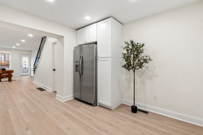 Building Photo - 1638 Latona St