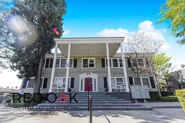 Building Photo - 1559 N Hill Ave