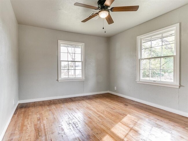 Building Photo - 512 SW 49th St