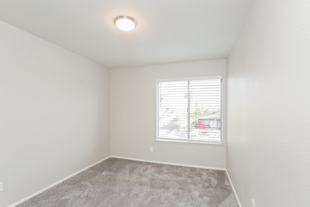 Building Photo - 1635 E Apollo Rd