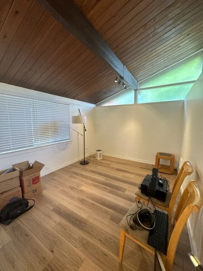 Building Photo - 15801 Larch Way
