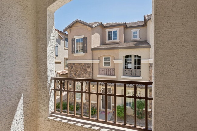 Building Photo - 1319 S Sabino Dr