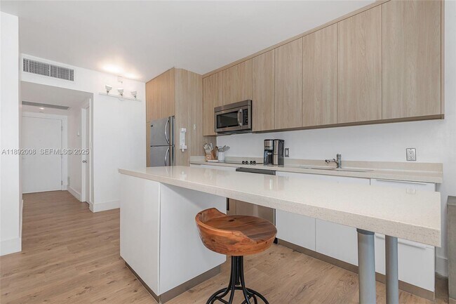 Building Photo - 2301 Collins Ave