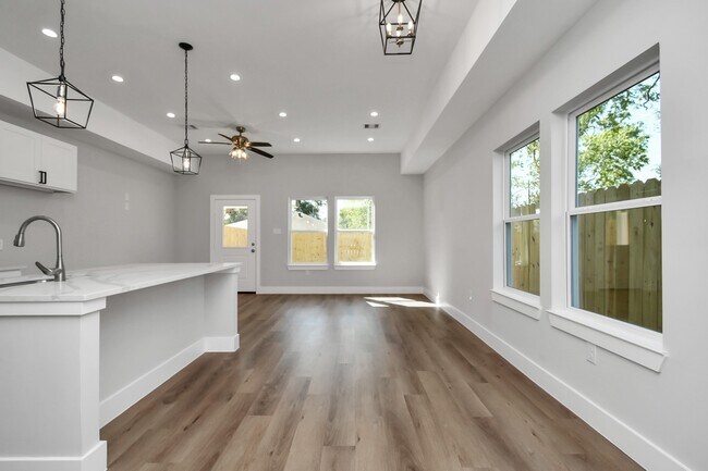 Building Photo - 4706 Gunter St