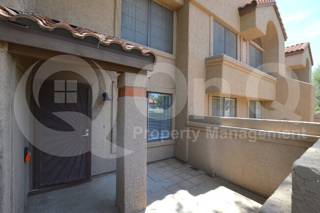 Building Photo - 925 N College Ave