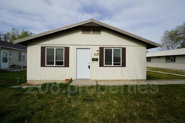 Primary Photo - 315 Ivy St