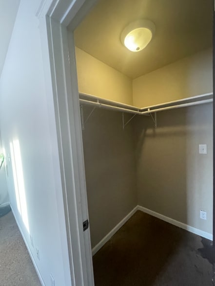 Building Photo - 15840 W Hess Ln