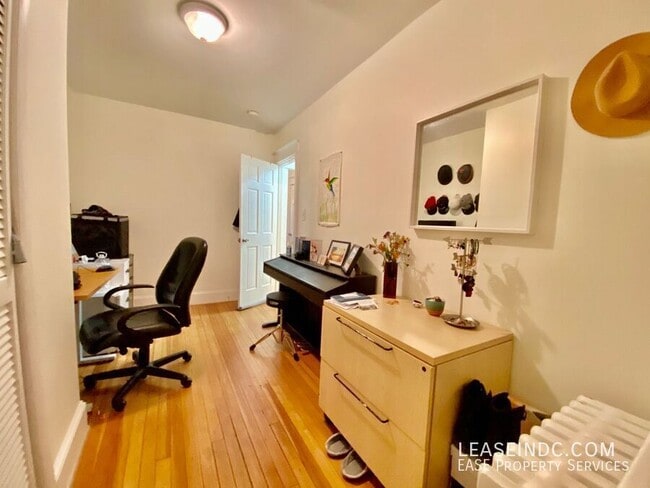 Building Photo - 2517 3rd St NE