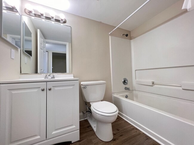 Building Photo - Spacious End-Unit Townhouse in Boynton Beach