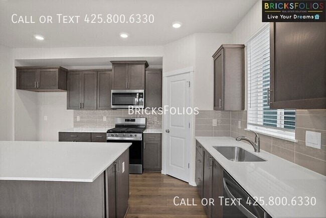 Building Photo - 1209 SW Pendleton Way