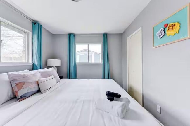 Building Photo - 2005 Cheshire Dr