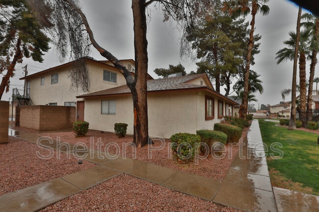 Building Photo - 860 E Brown Rd