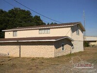 Building Photo - 2108 W Lakeview Ave
