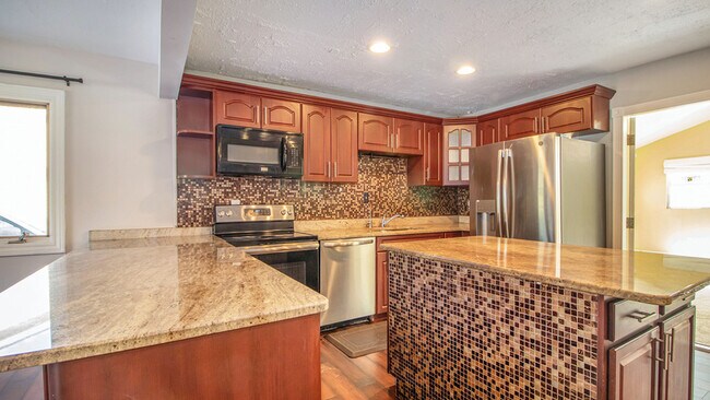 Building Photo - 41760 Wayside Dr