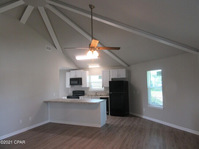 Building Photo - 1300 Grace Ave