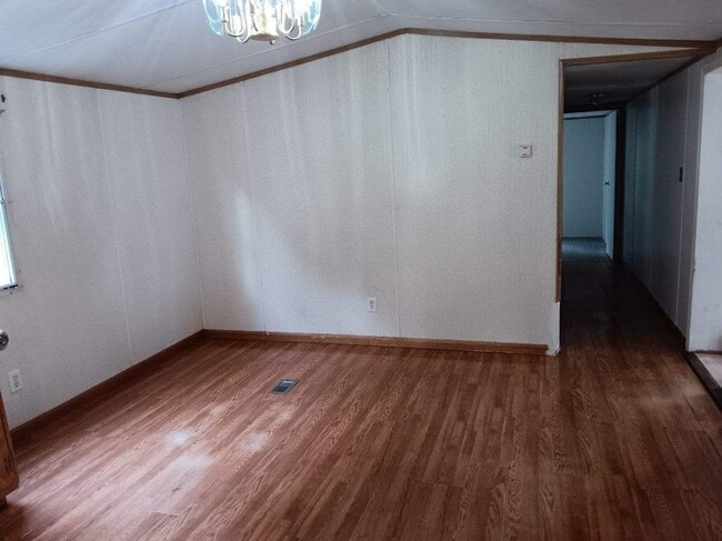 Building Photo - 169 Tanglewood Dr