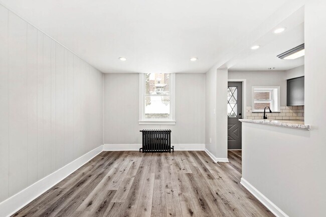 Building Photo - Beautiful 3 bedroom home in Pittsburgh available July 1!