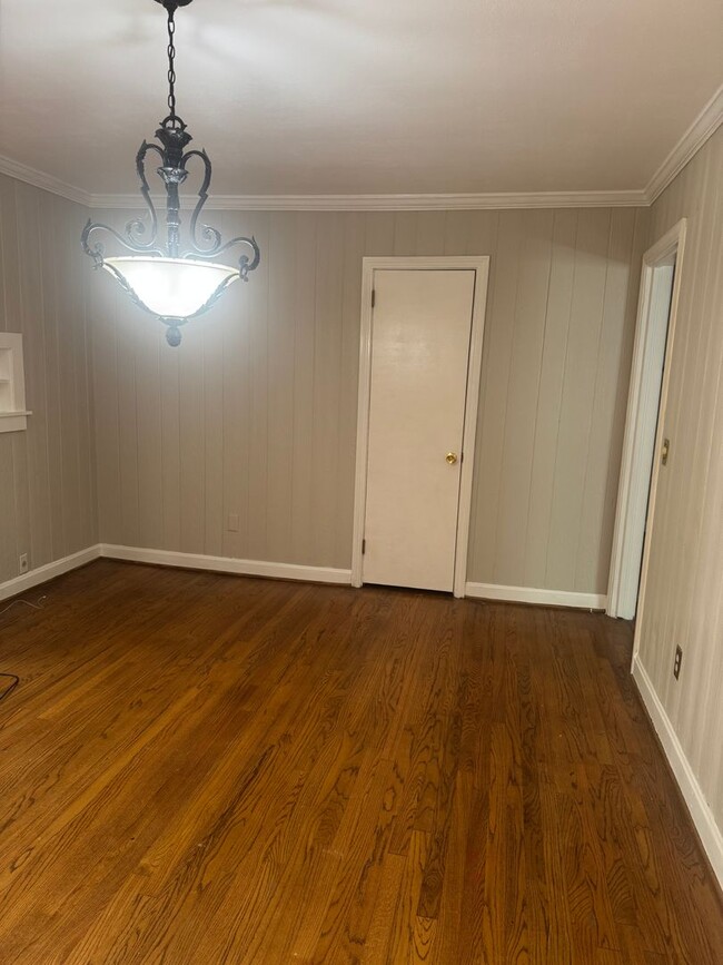 Building Photo - Updated 4 bedroom in Taylors