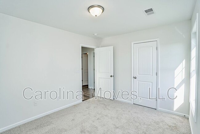 Building Photo - 300 Trail Branch Ct