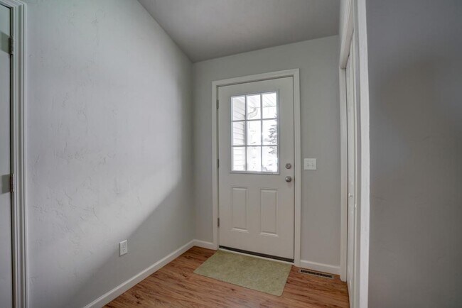Building Photo - 434 Hanson Rd