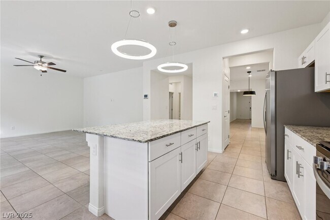 Building Photo - 10971 Meridian Flds Ave